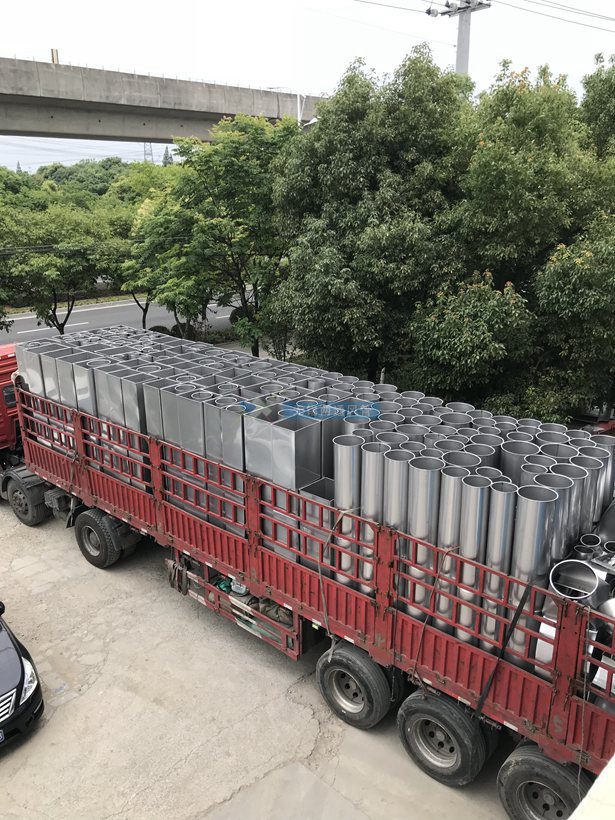 焊接不銹鋼風(fēng)管廠家裝車發(fā)貨