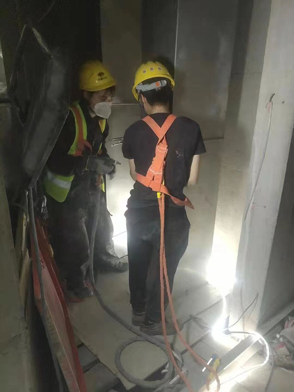 通風(fēng)管道安裝那些事：夜深人靜，總有一些平凡的人在做著不平凡的事情